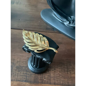 Vintage 3D Gold Tone Leaf Brooch Pin